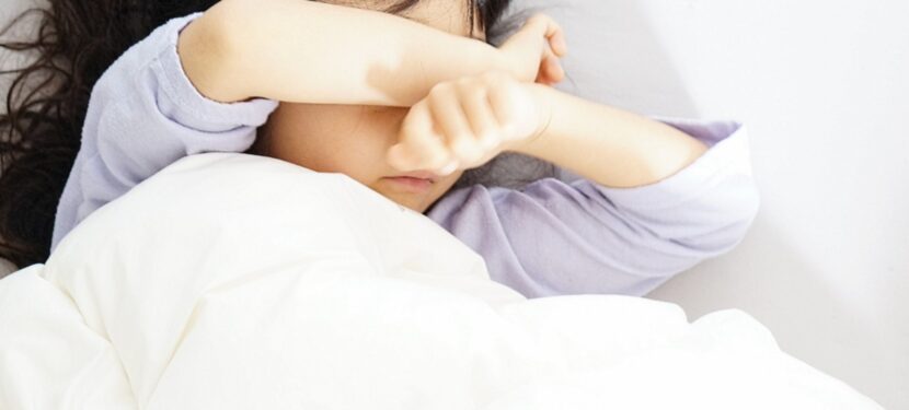起立性調節障害で朝起きるのがつらく、身体がしんどく感じている写真