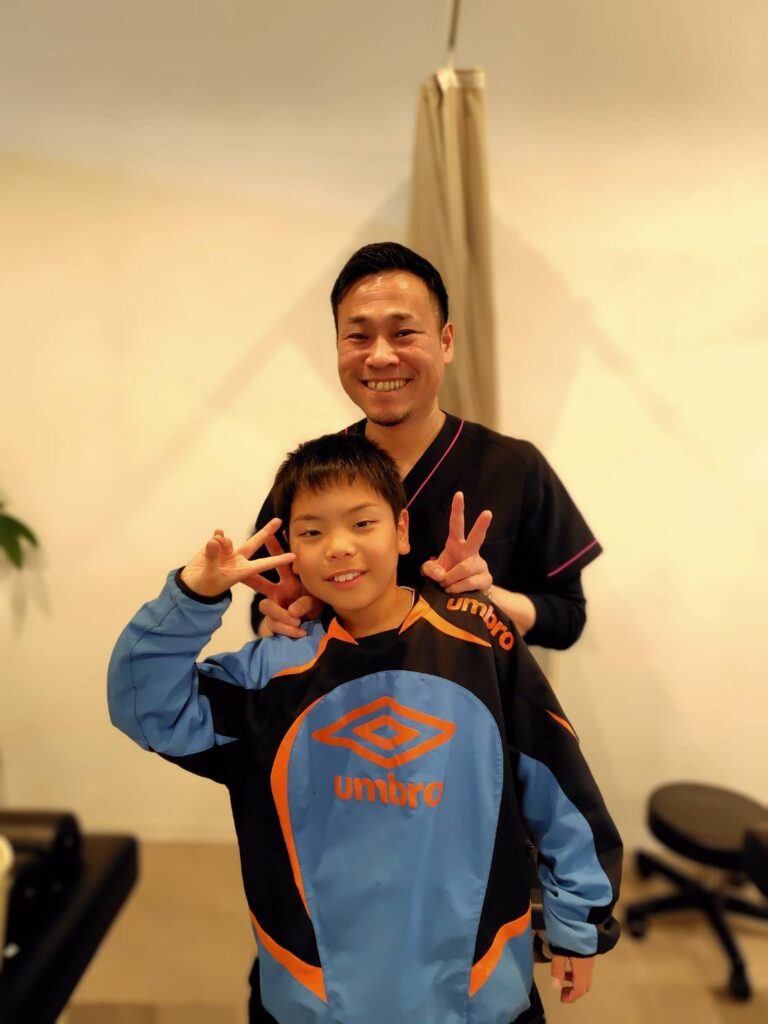 松戸市松飛台にお住まいの小学生の子供を持つお母さん。オスグッドで悩んでいた子供の症状が改善した喜びの声の写真