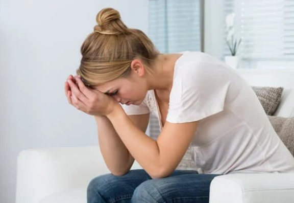 慢性疲労で悩む人の写真