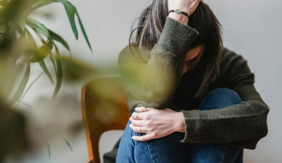 更年期障害で悩む人の写真