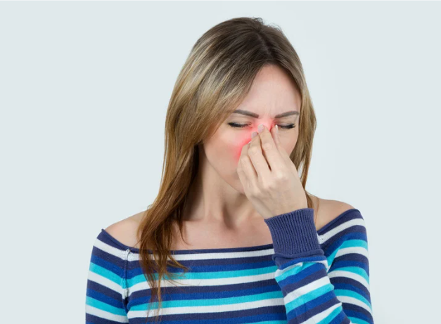 副鼻腔炎で悩んでいる人の写真